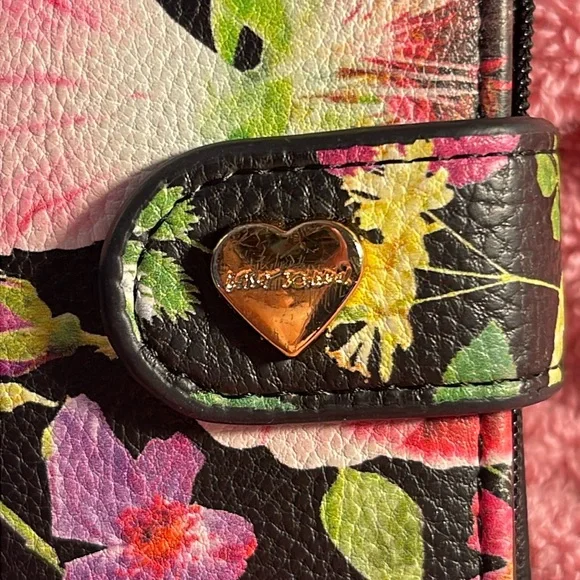 Pre-loved Betsey Johnson Wallet Card Case Key Ring Small 3.25"(h) x 5"(w) - Picture 2 of 5